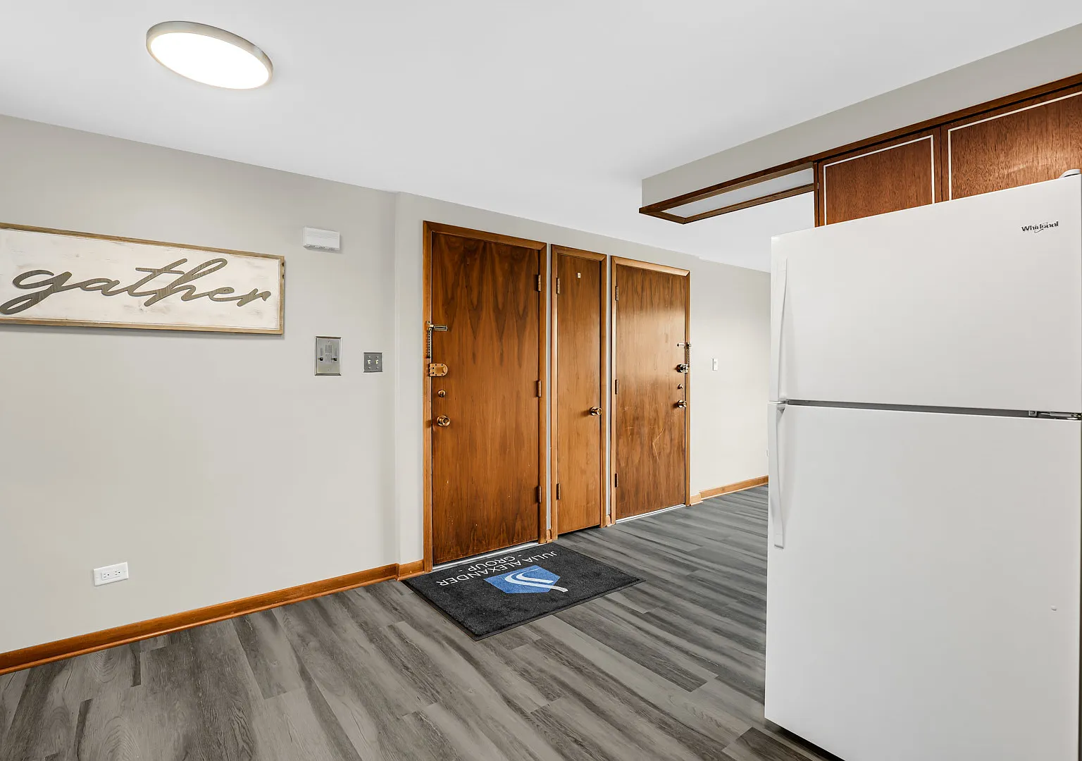 7105 W Foster Pl — Photo 3