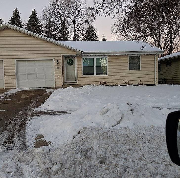 1st image of 1219 Meadow Ln