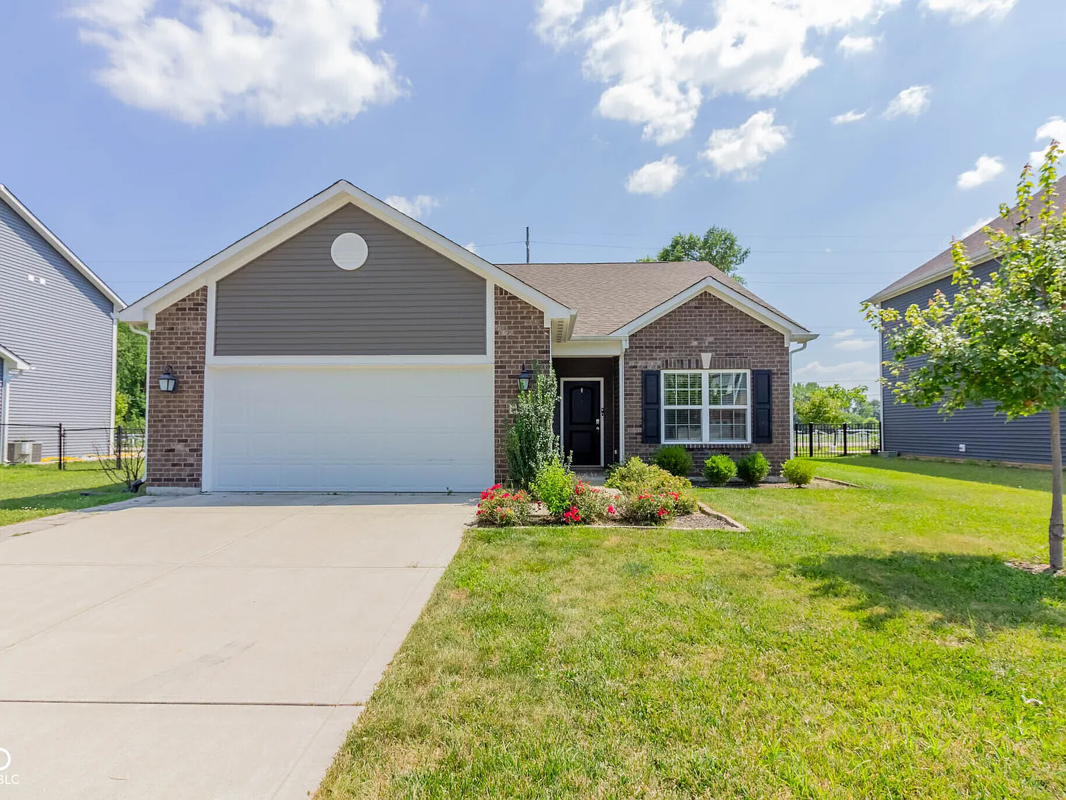 3 bed, 2.0 bath, 1454 sqft, $2,000 — Photo 2