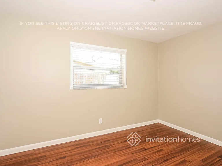 458 NE 38th St — Photo 8