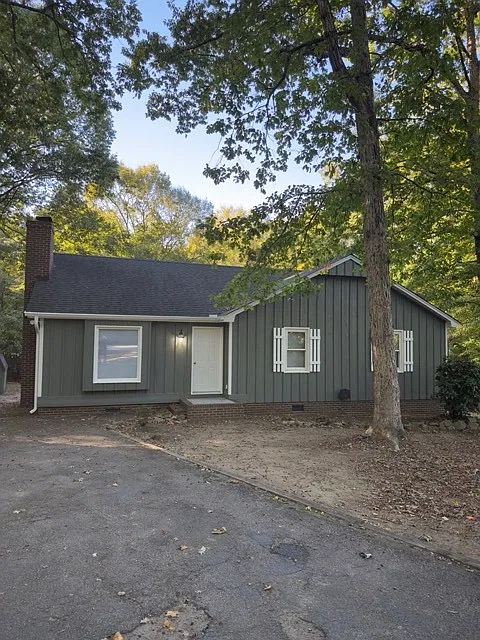 4 bed, 2.0 bath, $1,580 — Photo 1