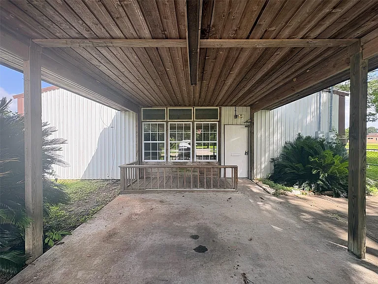 200 Gaines St #1 — Photo 3