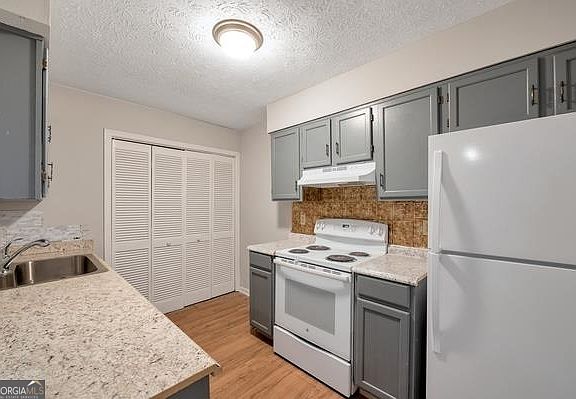 3rd image of 4433 Golf Vista Cir