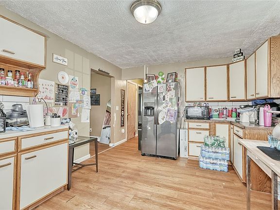 5th image of 177 Weyl St