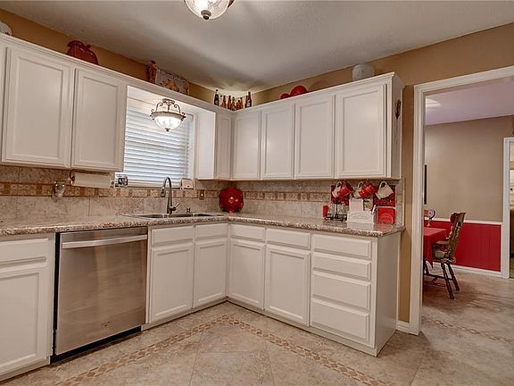 3rd image of 2025 Fordham Ln