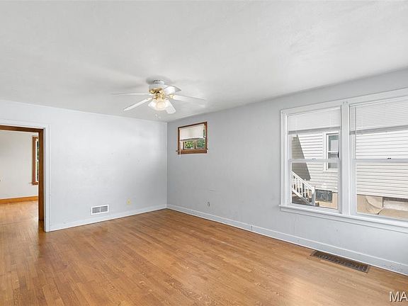 5th image of 306 W 8th St