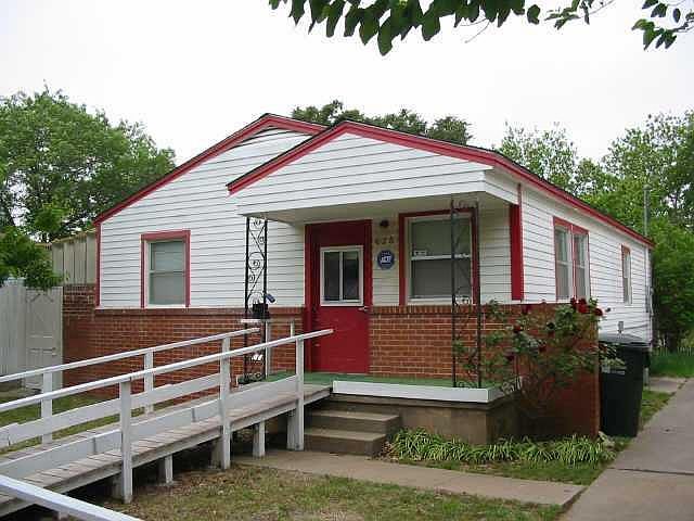 1st image of 628 S Villa Dr