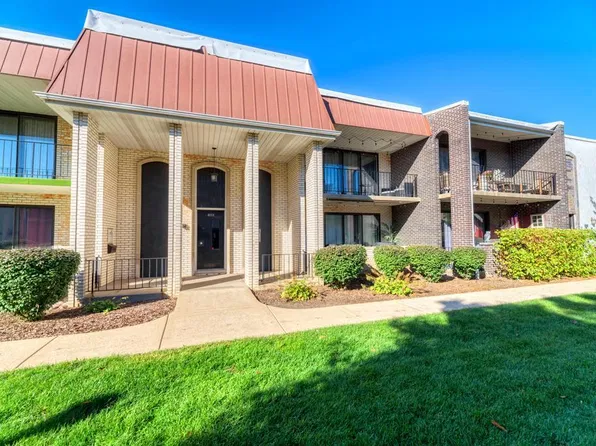 4111 W 98th St APT D, Oak Lawn, IL 60453
