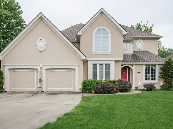 5822 Manor Ln, Parkville, MO 64152
