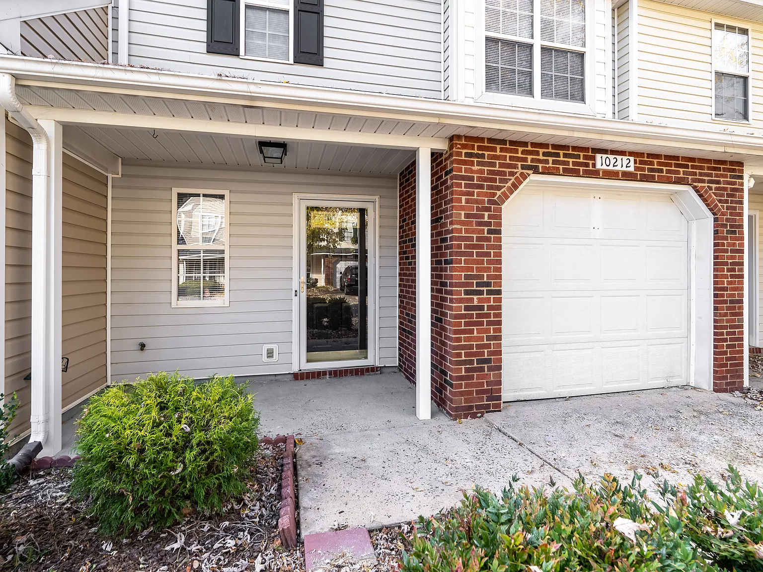 2 bed, 2.5 bath, 1414 sqft, $1,845 — Photo 2