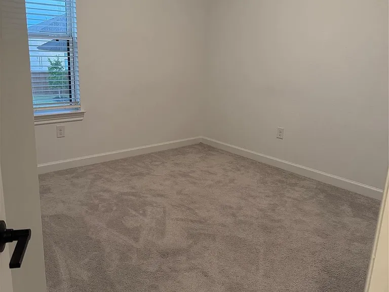 25302 Rothesay Ln — Photo 10