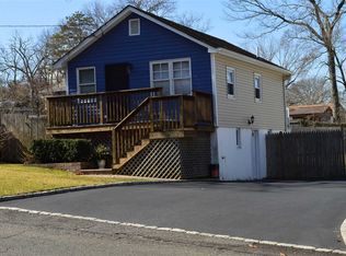 198 Blue Point Rd, Farmingville, NY 11738