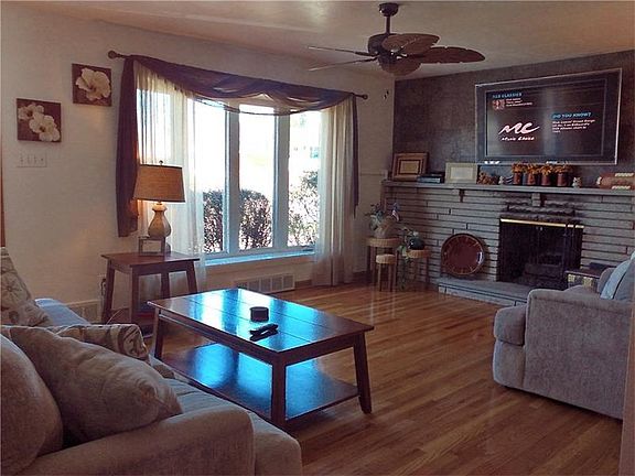 3rd image of 158 Woodhall Dr