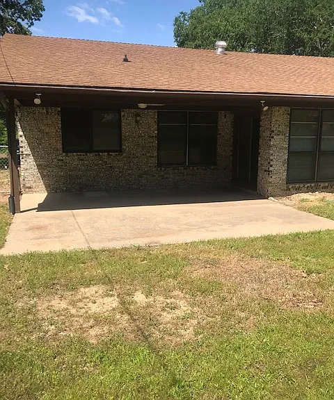 622 Tracy St — Photo 3