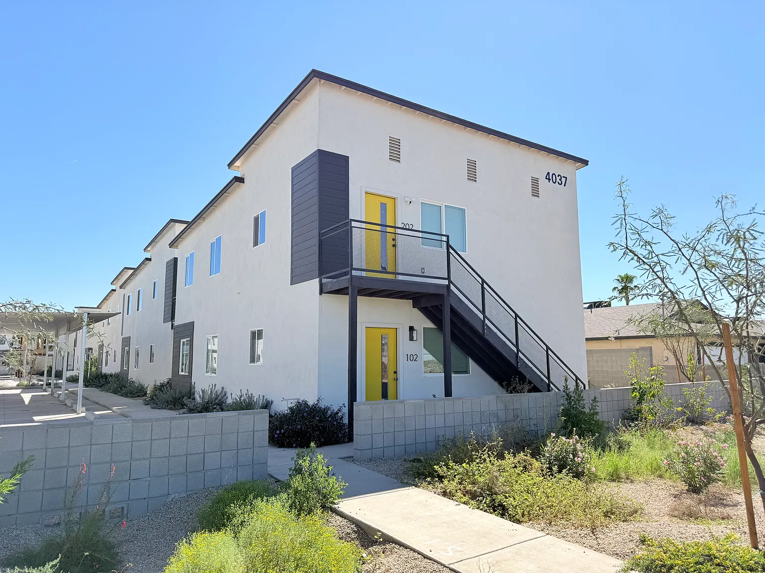 4 bed, 1000 sqft, $1,850 — Photo 1