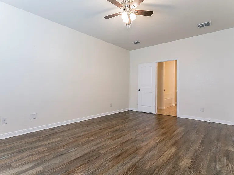 211 Azalea Way — Photo 9