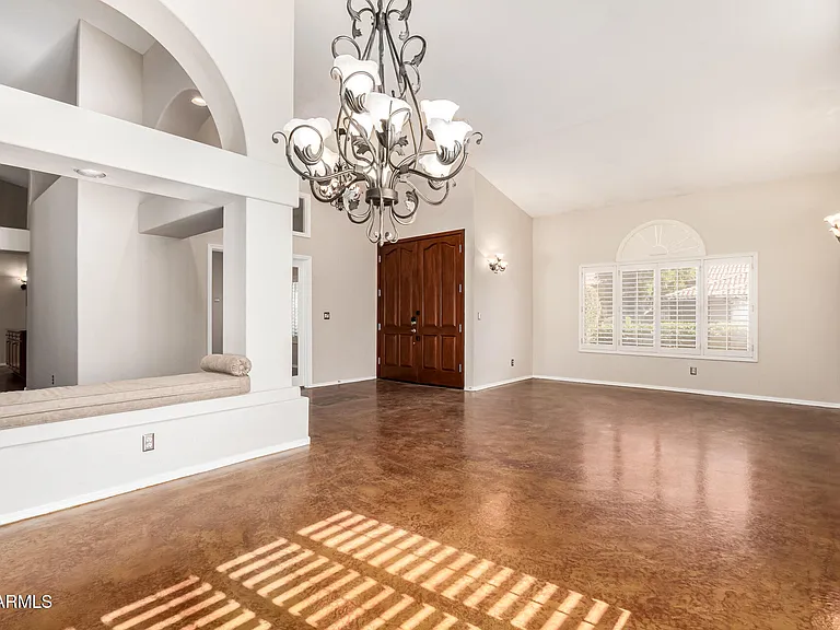 4704 E Hearn Rd — Photo 8