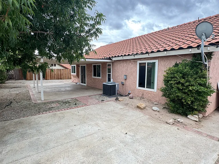 509 Hilltop Ter — Photo 10