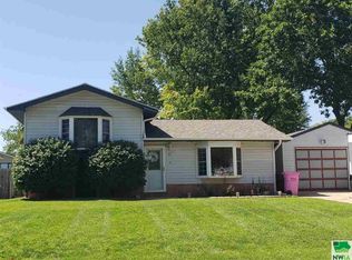 10 Union Ct, North Sioux City, SD 57049