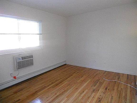 3rd image of 8 Soundview Gdns #8