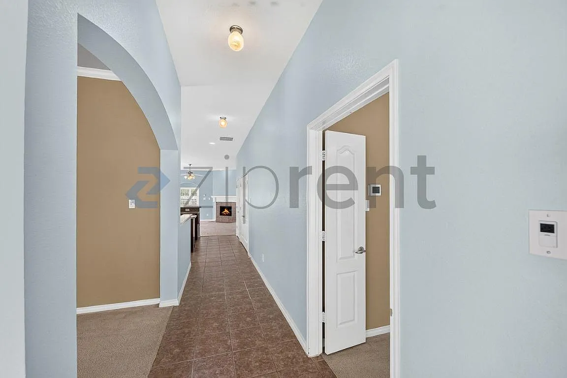 3 bed, 1517 sqft, $2,300 — Photo 4