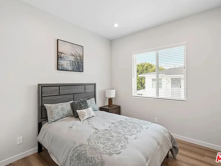 2423 Curtis Ave — Photo 12