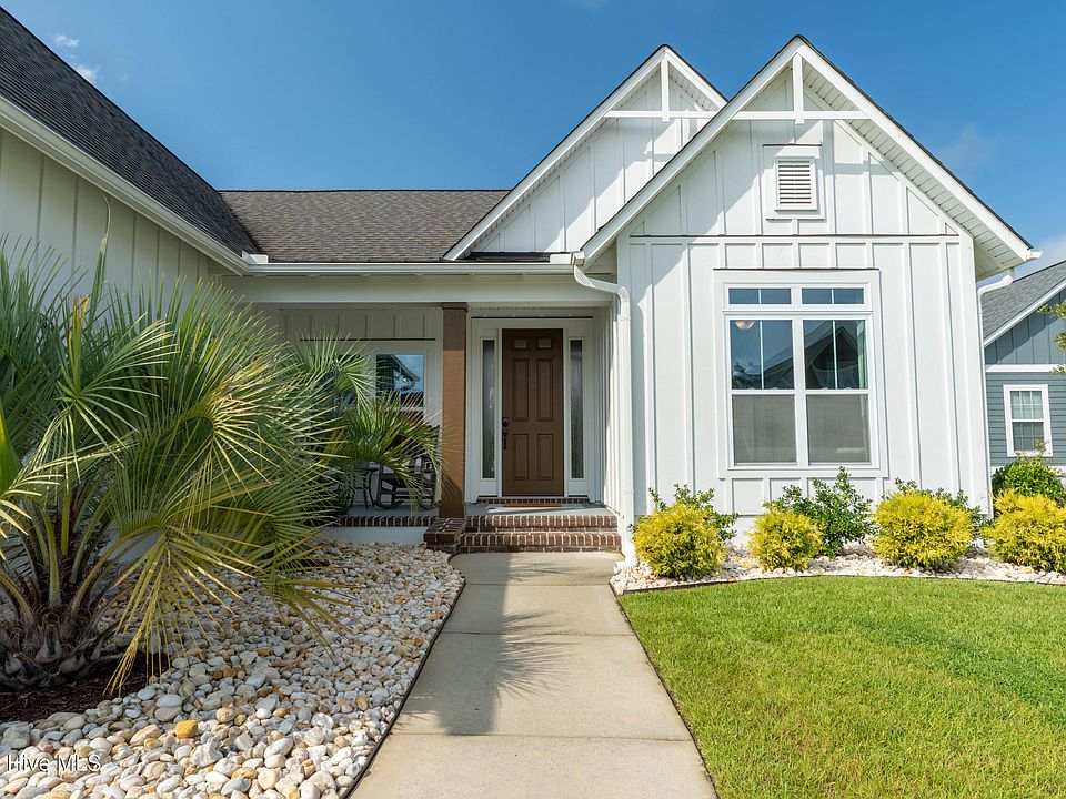 1st image of 404 Summerhouse Drive