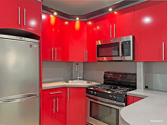 4th image of 2035 E 7th St APT 1D