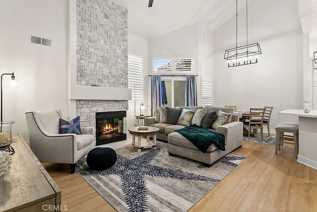 2 bed, 1016 sqft, $4,500 — Photo 1