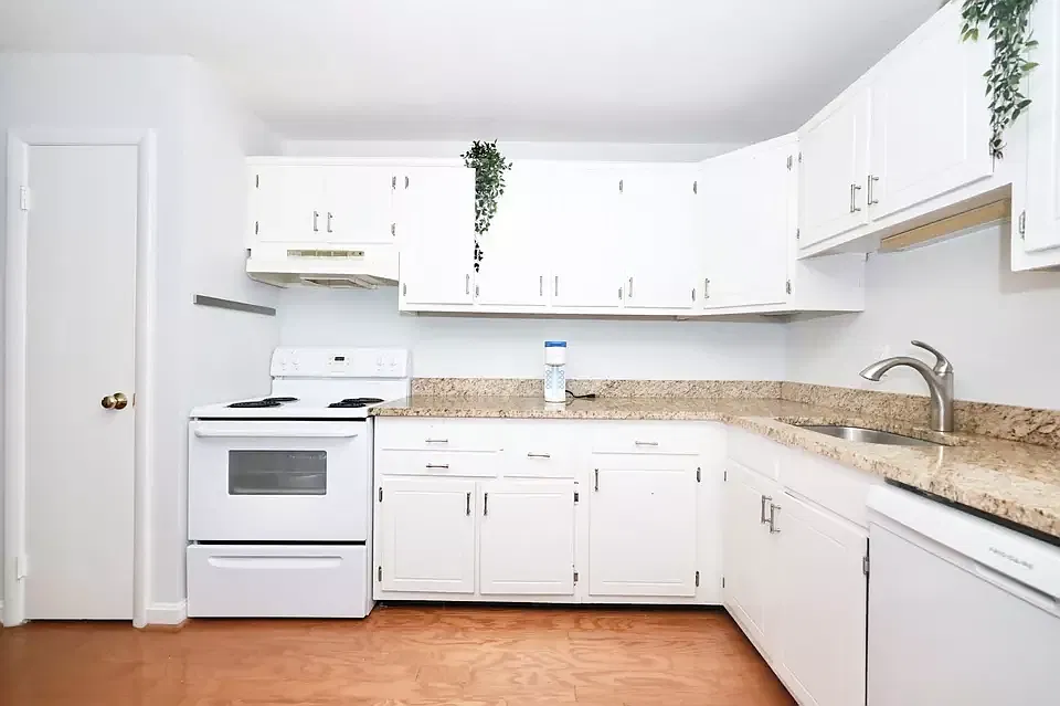 2 bed, 745 sqft, $2,995 — Photo 4
