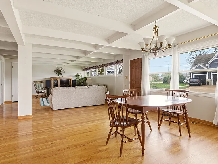 155 E Madison St — Photo 11