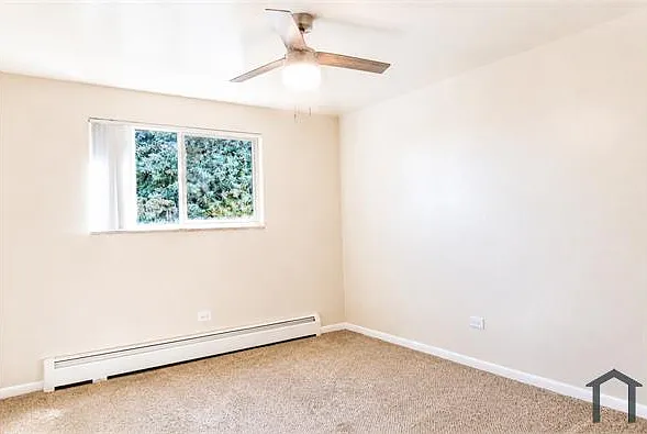 1375 Everett Ct #204 — Photo 4