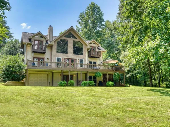 84 Shores Dr, Hayesville, NC 28904