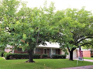 315 Willow Way, Gainesville, TX 76240