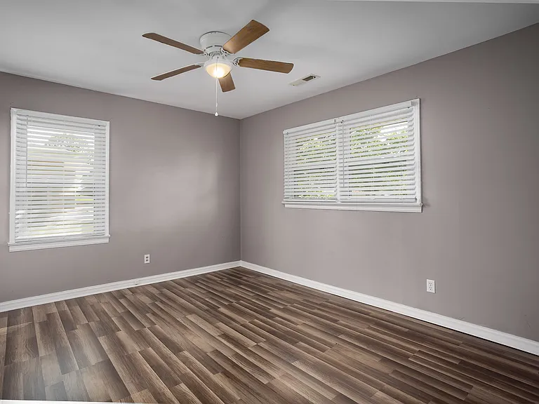 4126 Eastwood Dr — Photo 12
