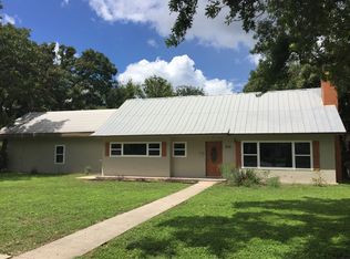 842 E Nopal St, Uvalde, TX 78801