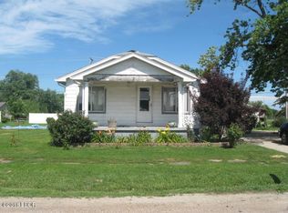 1324 S Washington St, Salem, IL 62881