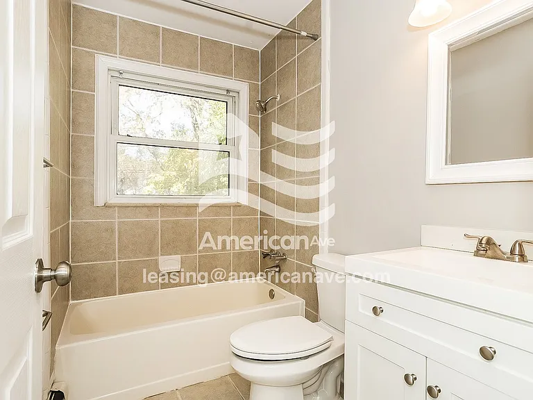 941007_008_main_bathroom_9.jpg