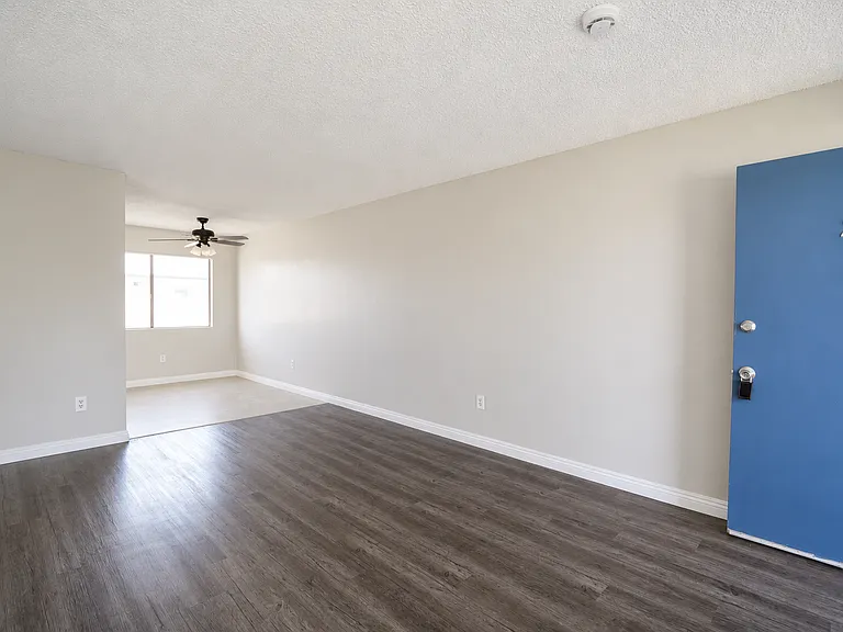 304 E Olive St #23 — Photo 6