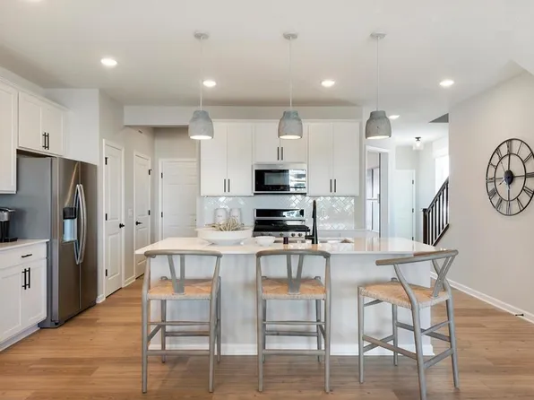 1715 Hauer Trl, Shakopee, MN 55379