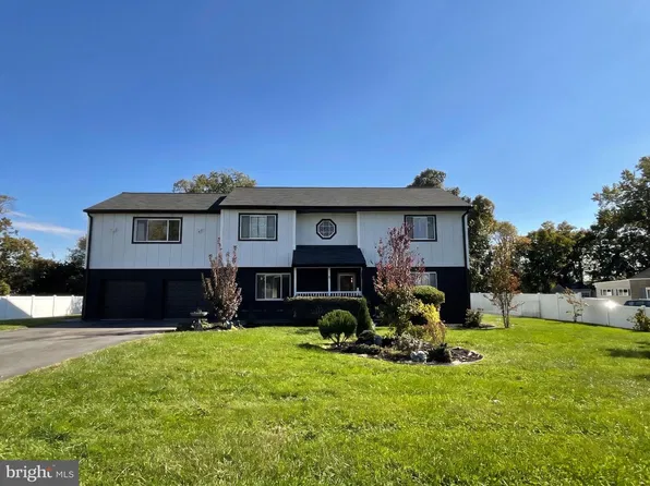 5247 Mitchell St, Alexandria, VA 22312