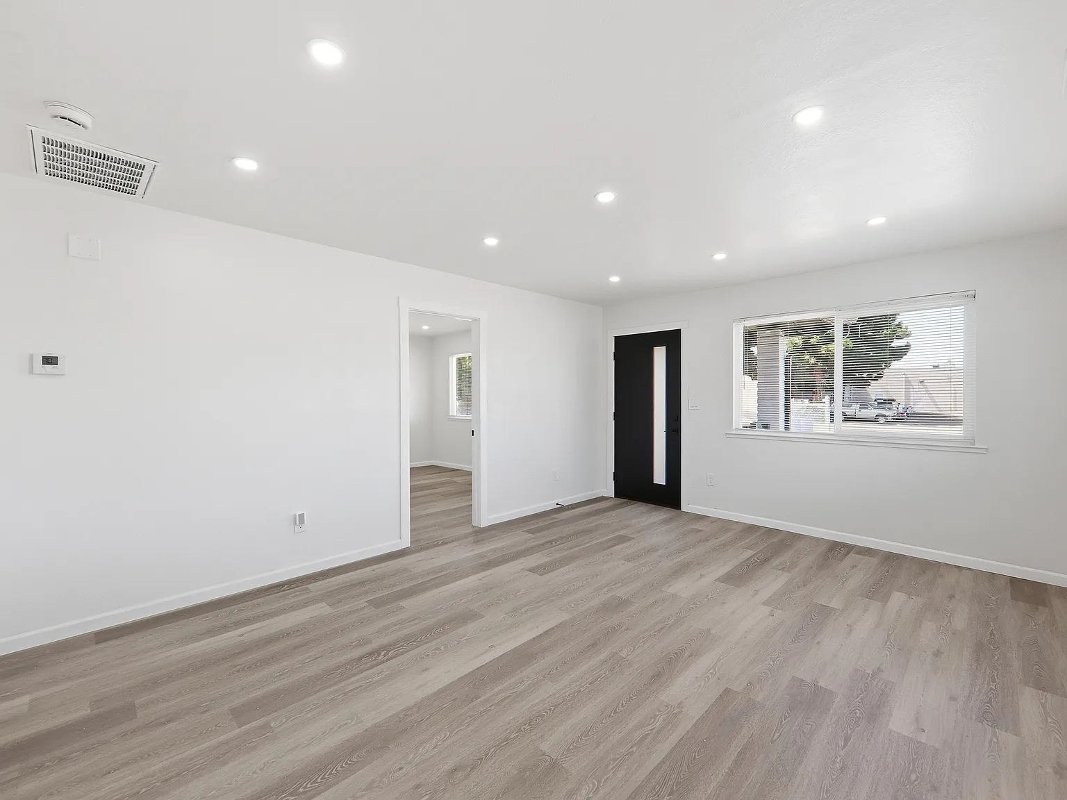 2 bed, 1000 sqft, $3,395 — Photo 4
