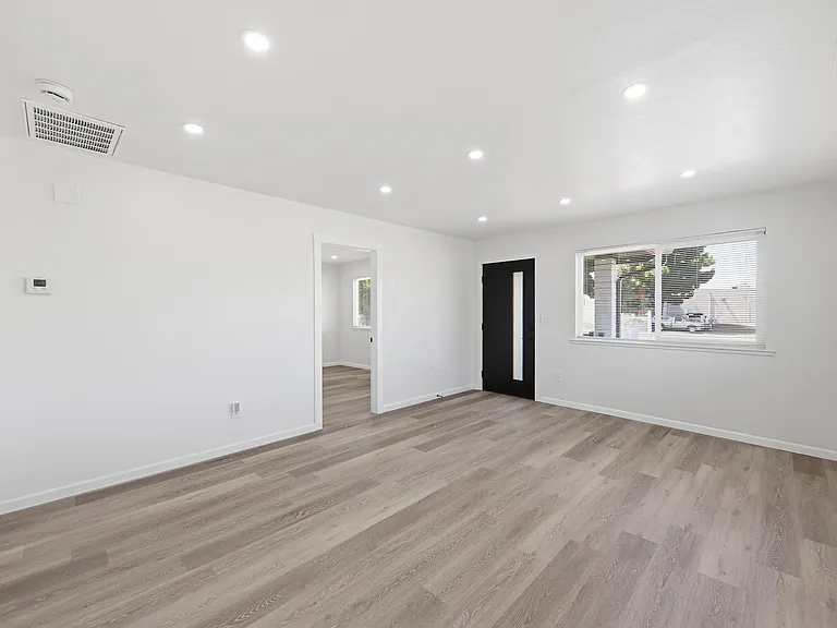 15548 Usher St #1 — Photo 4
