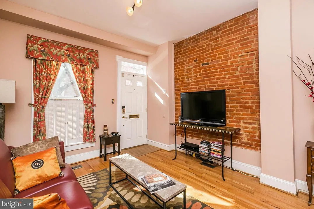 2 bed, 912 sqft, $1,000 — Photo 2