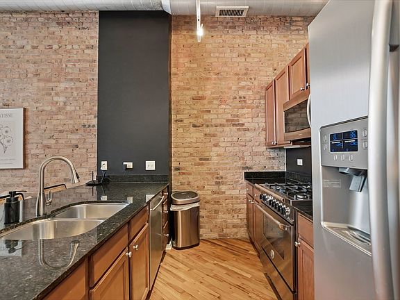 5th image of 1735 N Paulina St APT 204
