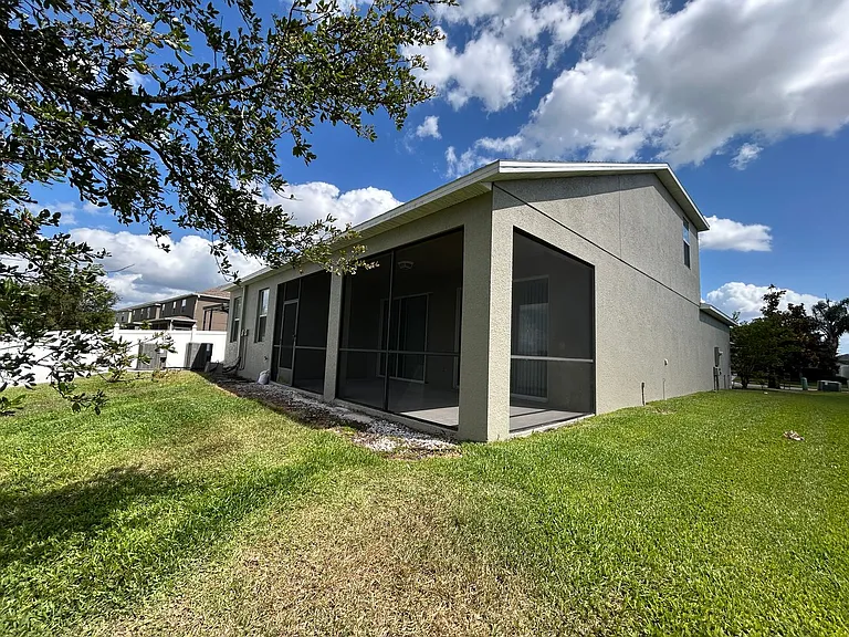 2950 Youngford St — Photo 14