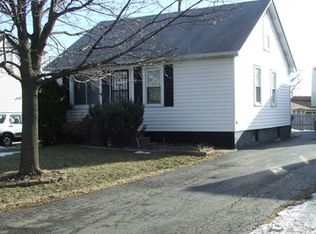 21 N Pioneer Rd, Waukegan, IL 60085