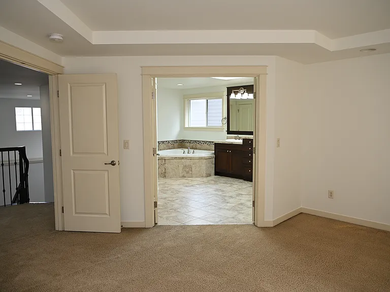 22327 SE 34th Pl — Photo 18