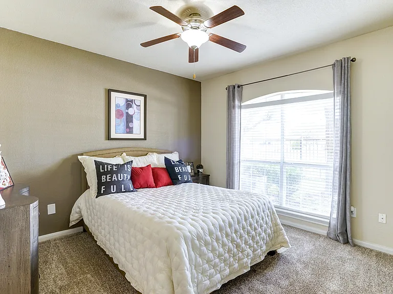 Bentley Place Apartments — Photo 9