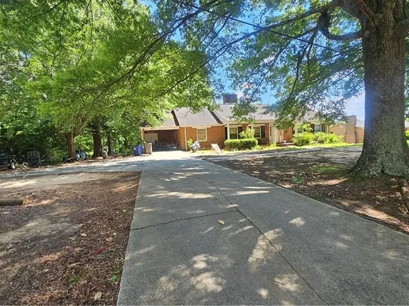 5044 Shattalon Dr, Winston Salem, NC 27106